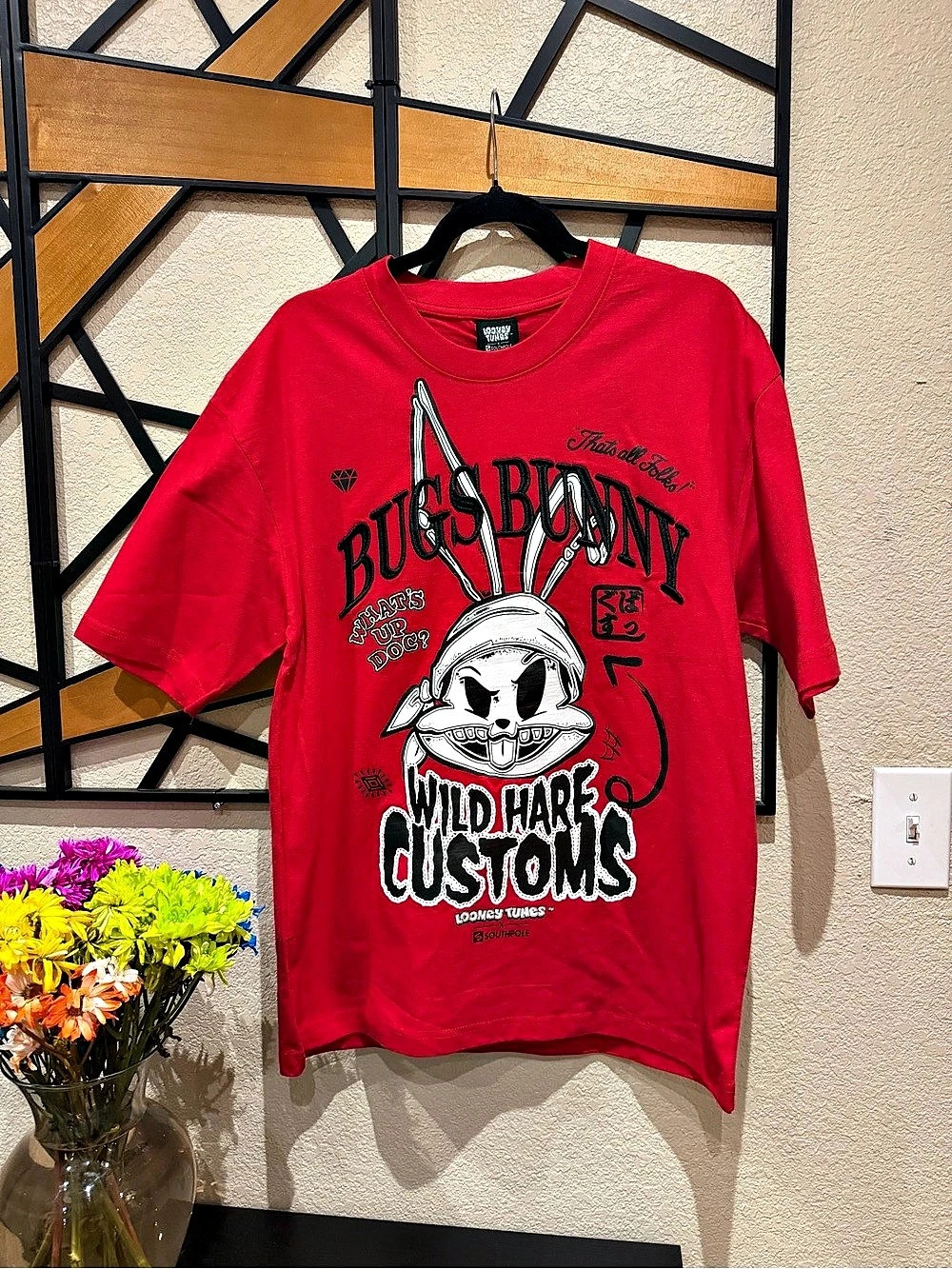 Looney Tunes Bugs Bunny Wild Hare Customs T-Shirt Graphic T-Shirt in Red Size